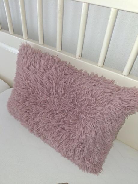 Obojstranny vankus aj s vyplnou pudrovoruzovy stal,