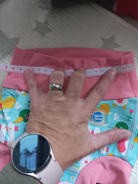 Plavky splash about, 74