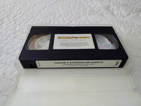 Retro vhs kazeta casper a strašidelné vianoce,