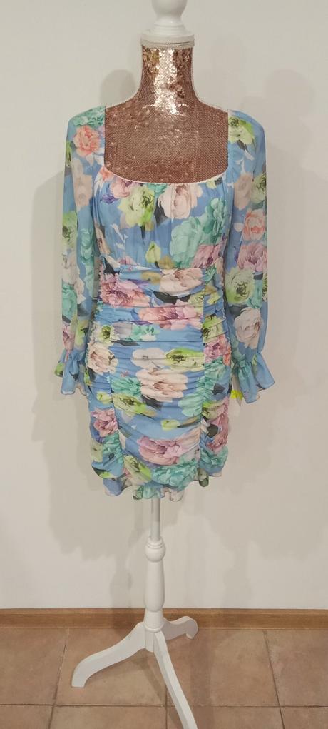 Kvetinové riasené saty, s