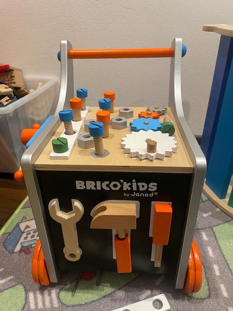 Janod bricokids chodítko a vozík s náradím,