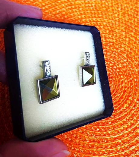 Náušnice - brúsené zrkadlovky rivoli,