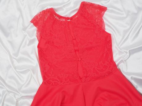 Kvalitné úpletové šaty club l, 38