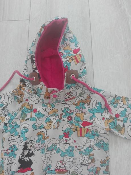 Mikina so šmolkami, 86