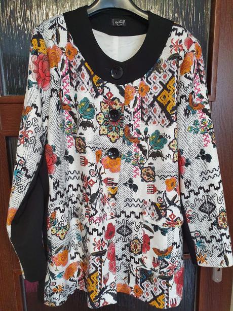 Krásny prechodný vzorovaný kabátik, 46