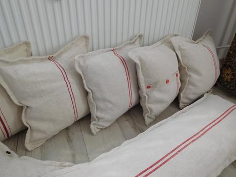 Vankúše menšie , vačšie, podlhovasté,, 