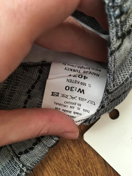 Značkové nohavice, 30