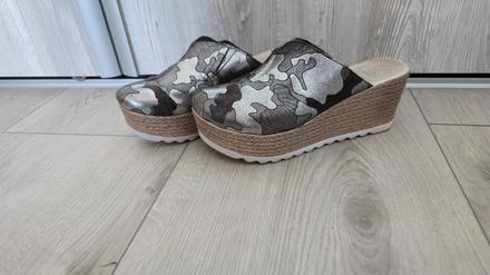 Šlapky na platforme, 39