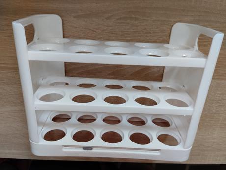 Držiak na uskladnenie vajíčok v chladničke,