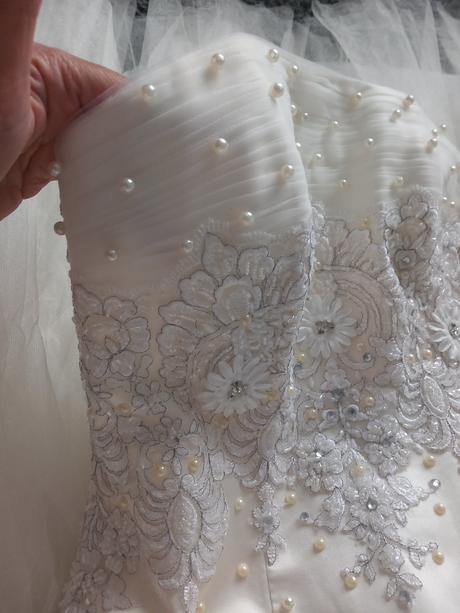 Svadobné šaty s perličkami zn.jasmine, 32 / 34 / 36 / s / xs