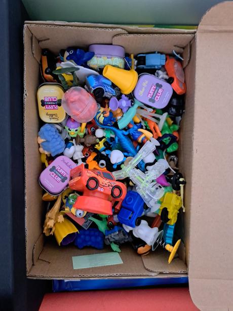 Drobné figúrky z kinderka a podobné, 