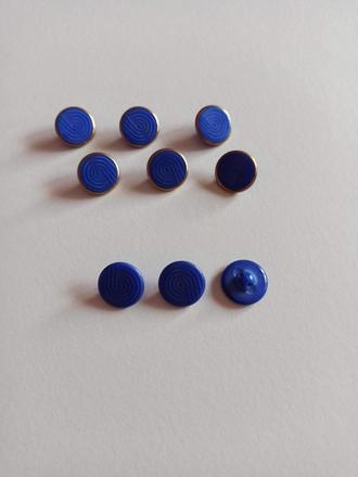 Modré gombíky s očkom,