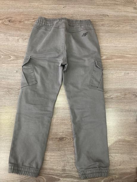 Kapsacove nohavice, 134