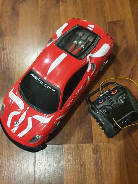 Ferrari - veľké auto na ovládanie,