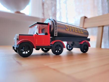 Zberateľská replika cisterny shell, 