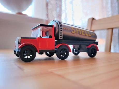 Zberateľská replika cisterny shell, 