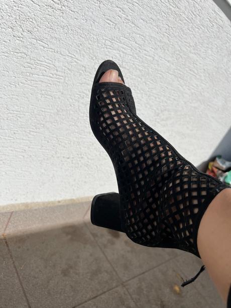 Zara trendy dierovane super jesenne clenkove cizmy, zara,36