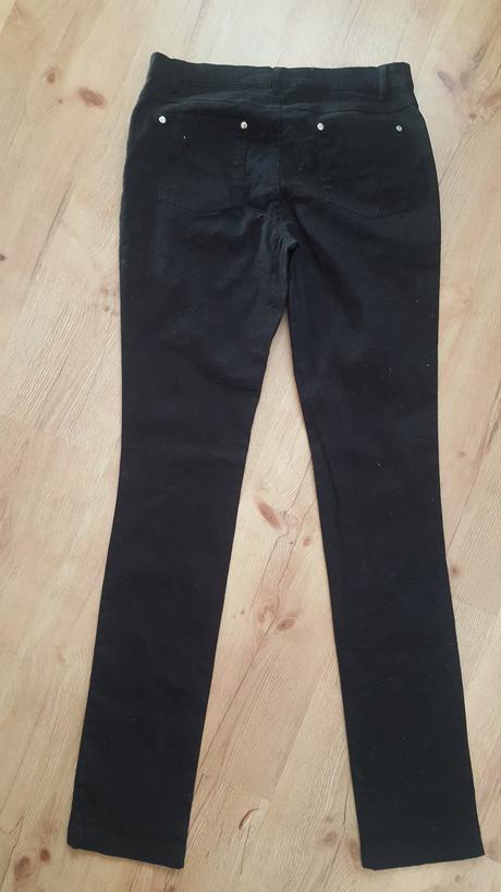 Čierne nohavice, 38