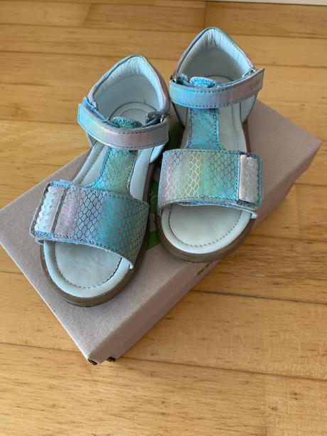 Sandálky, lasocki,27