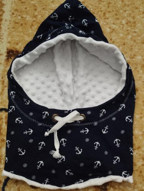 Nakrcnik s kapucnou, 