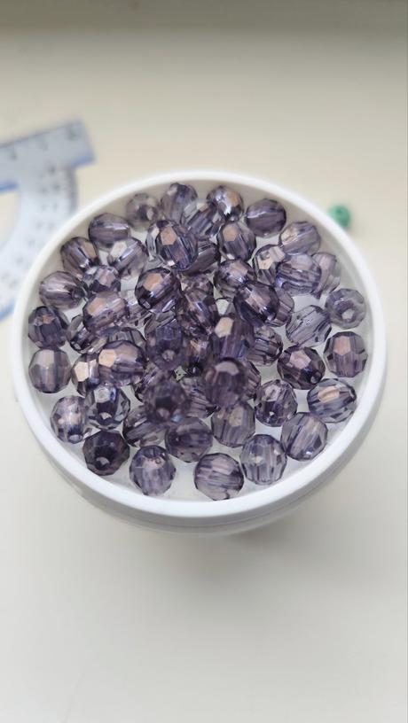 Brúsené fialové korálky, 