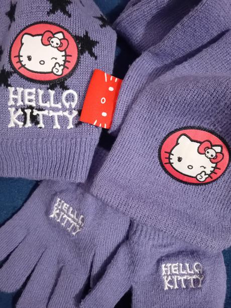 Čiapka,rukavičky šál 5-8 r., sanrio,122