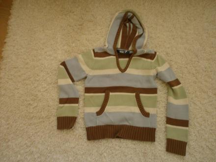 Svetrík s kapucou, 140