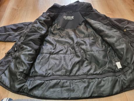 Zimna bunda clique, 134