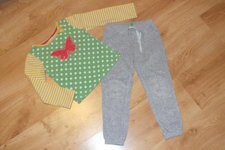 Teplaky a tricko do skolky, benetton,110