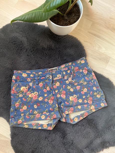 Kvietkované modré kraťasy šortky, s