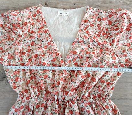 Romantické šaty s ružičkami, s