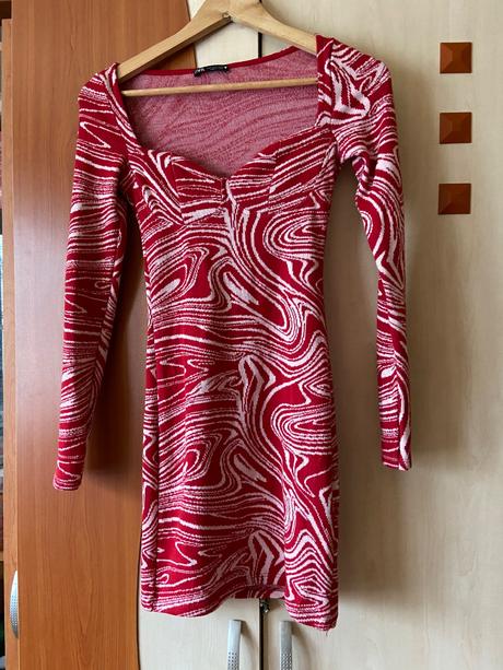 Zaujímavé šaty, zara,s