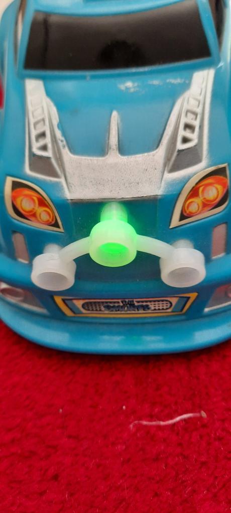 Auto šmoulo, svieti a hrá - 18 x 9 x 6,5 cm,