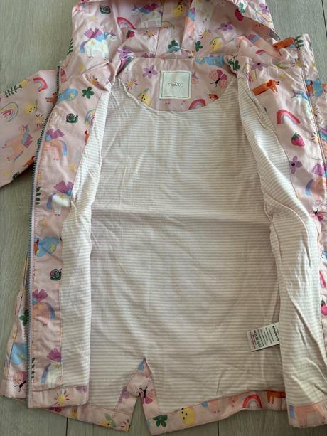 Pršiplášťová vetrovka, next,110