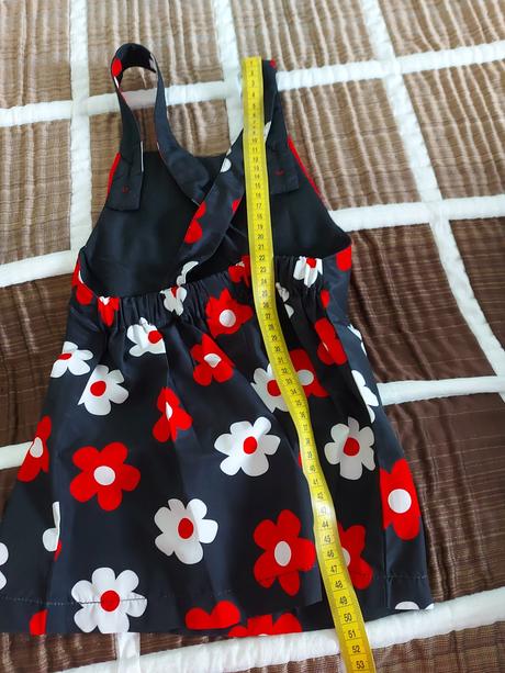 Saty cierne s kvetmi, 98