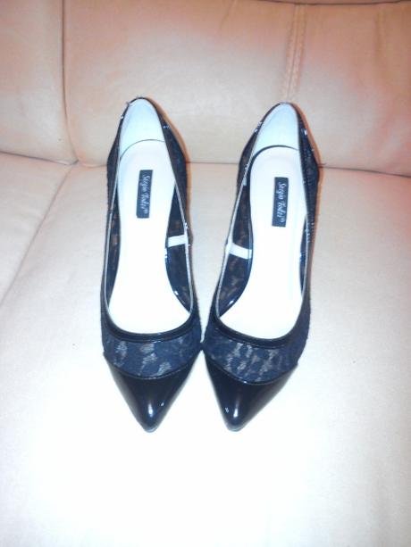 Čierne lakované lodičky s čipkou, 39