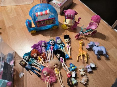 Enchantimals  bábiky ,domček  a príslušenstvo, 