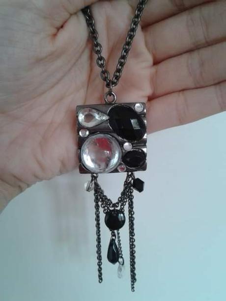 Náhrdelník s kameňmi,