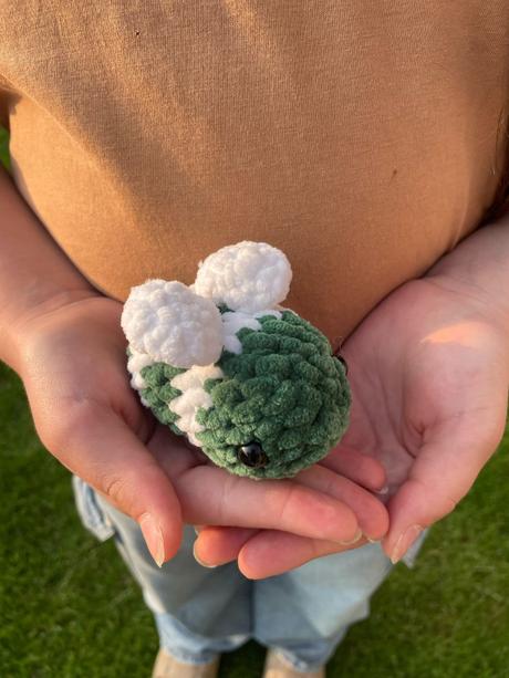 Predám ručne uháčkovanú zombie včielku, 