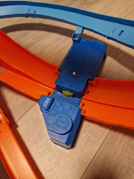 Hot wheels dráha masívna slučka, 