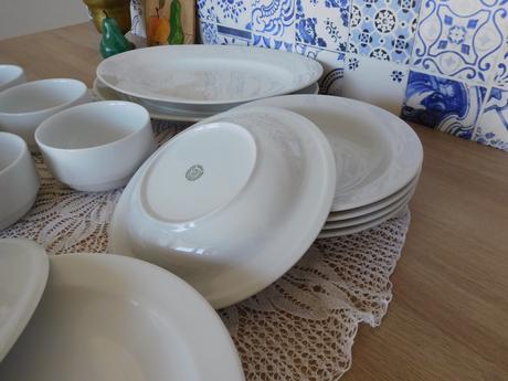 Biele porcelánové značené taniere misky na komp/po,