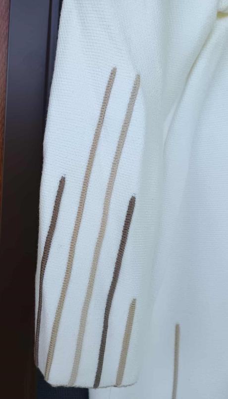 Hrubší svetrík, <50