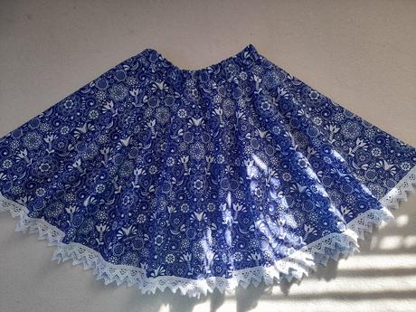 Folklórna sukňa modrá s krajkou, 104 - 134