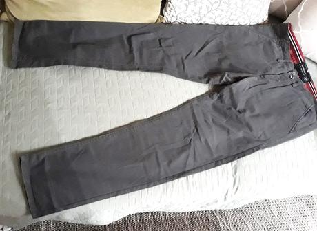 Predám sivé pánske nohavice veľkosť č. 33, reserved,l