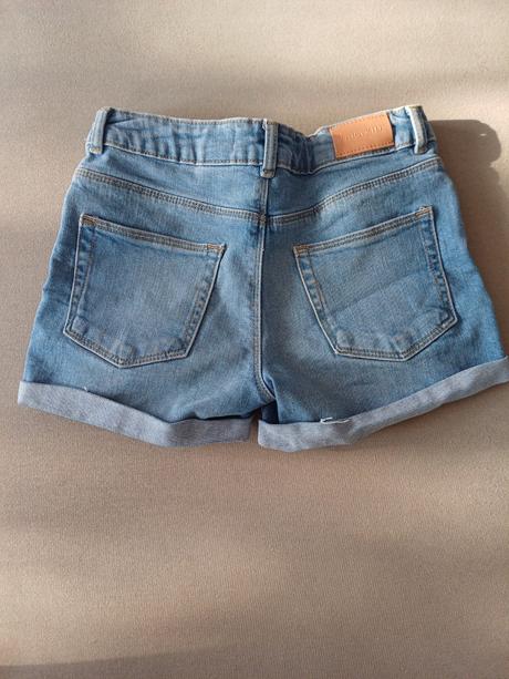 Šortky, zara,134