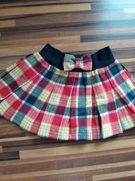 Karovana suknicka, benetton,62