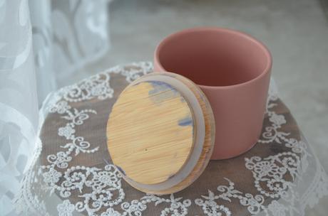 Keramická dóza s tesniacim vrchnákom,