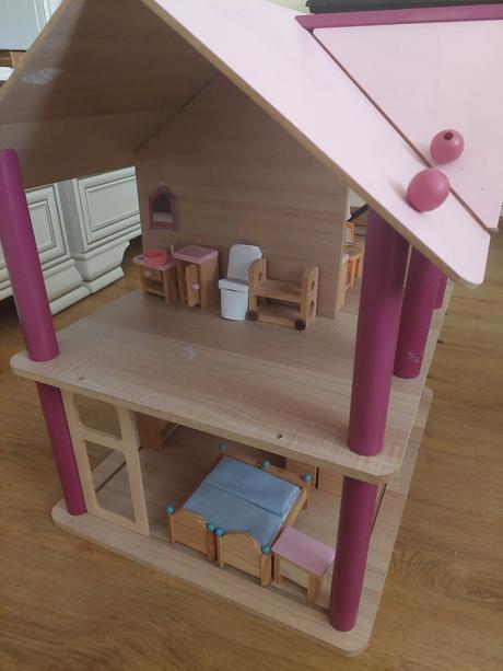 Drevený domček s príslušenstvami, 