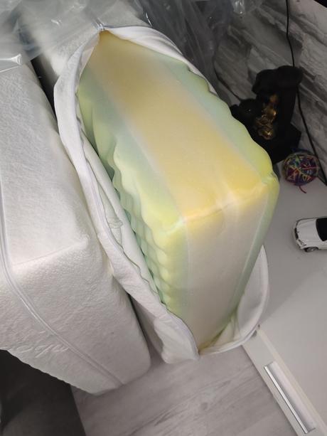 Predám madrace 2 kusi rozmer 200x80 výška 20 cm, šírka (cm): 80,dĺžka (cm): 200