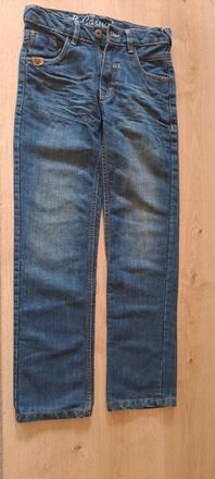 Chlapčenské rifle bez poskodeni, 152